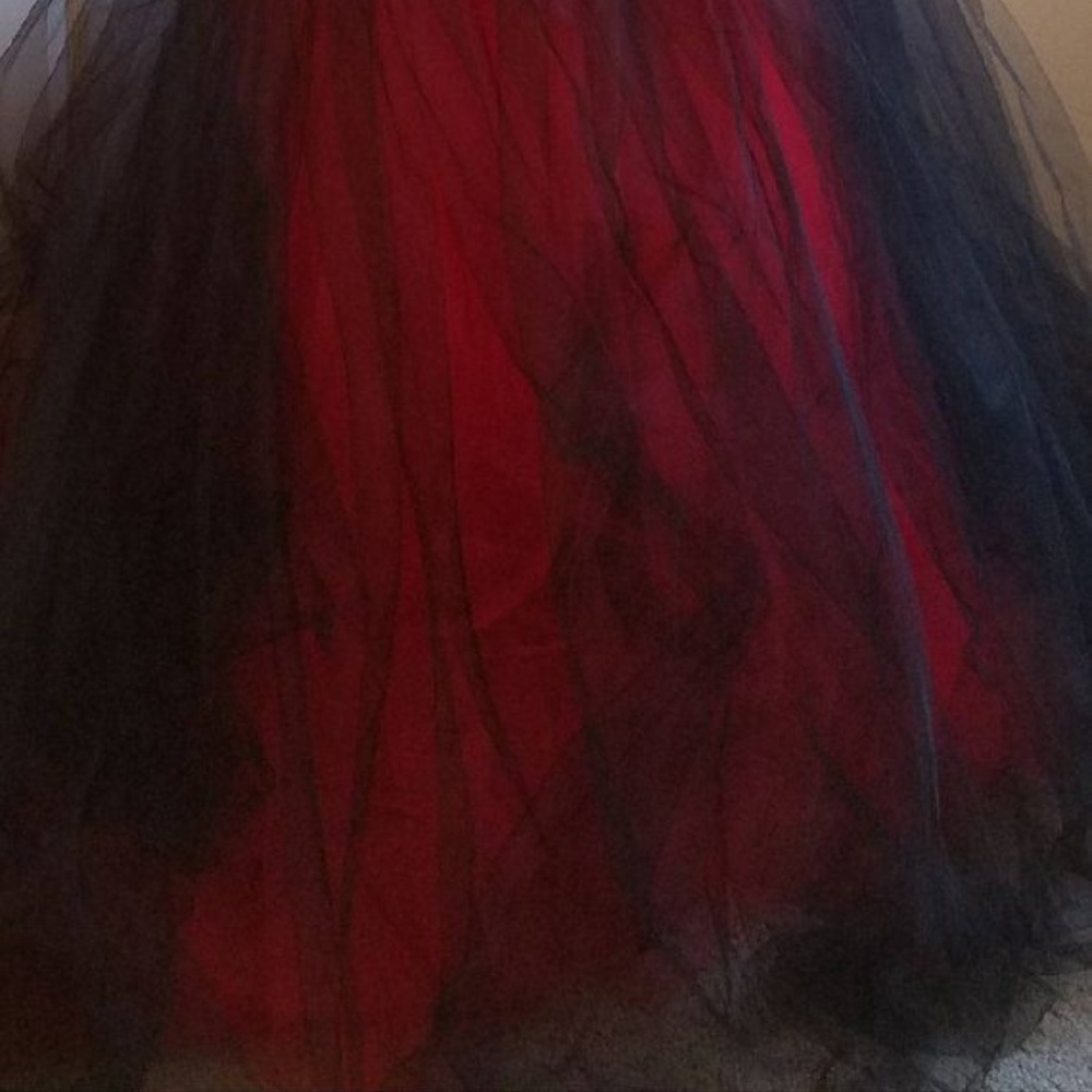 Black Red Corset Ballgown Set - Picture 3 of 8